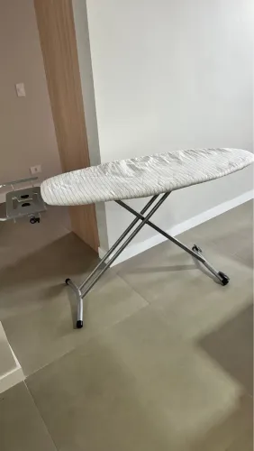 Tábua de passar com regulagem de altura 