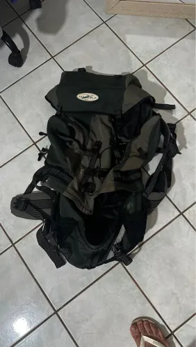 Mochila trekking grande usada em bom estado 