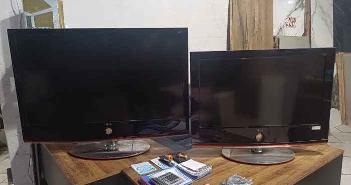 Duas TVS LG SCARLET 2 (( Sucata )) Itaquá