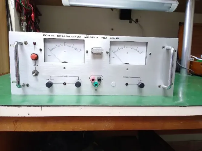 Fonte de Alimentação ajustável 0-40V - 0-19A Tectrol