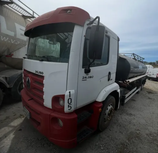 VW 24.280 ano 2019, 6x2, com Tanque Pipa Facchini de 15.000 litros de água potável