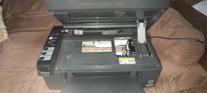 Impressora Epson CX 5600 tem que recarregar cartucho 