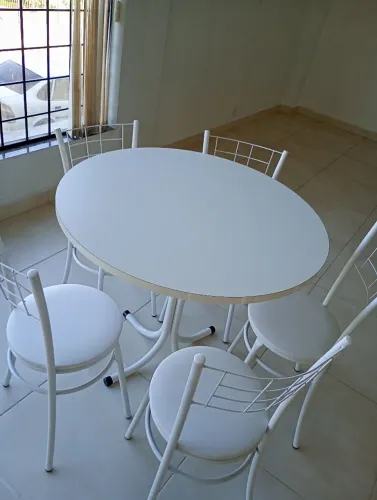 Mesas e cadeiras confecção própria temos 