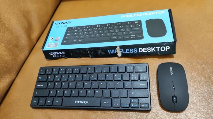 Kit Teclado + Mouse Óptico Usb Sem Fio Satellite Ak-731g<br>