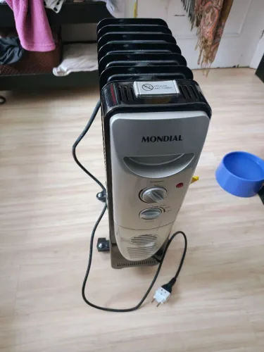 Aquecedor a Óleo Mondial Preto/Prata 1500W A-06