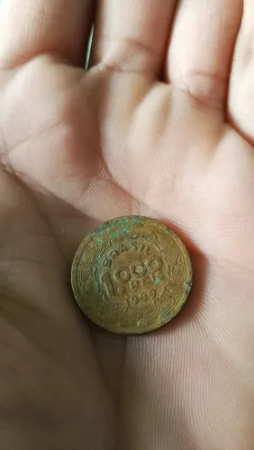 Vende-se moeda antiga