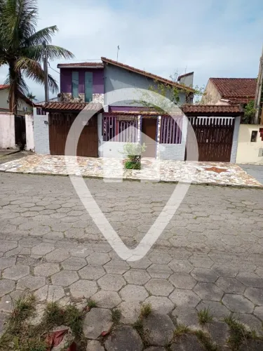 Sobrado e quatro kitnets pra locação 
