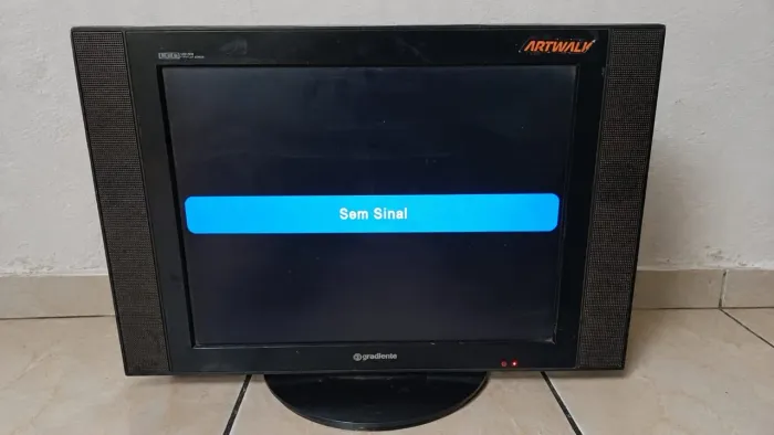TV / Monitor Gradiente 20" LCD-2030 Bivolt (aberto a propostas)