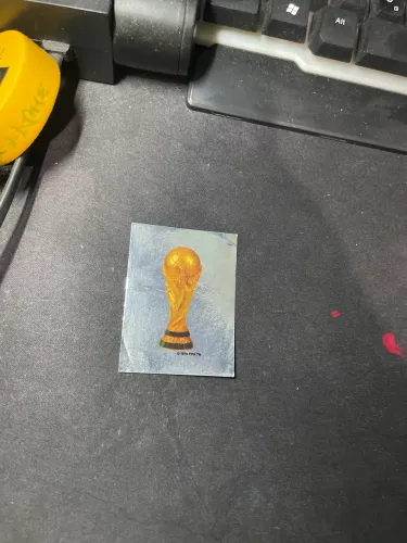 Figurinha Taça da copa de 2006.