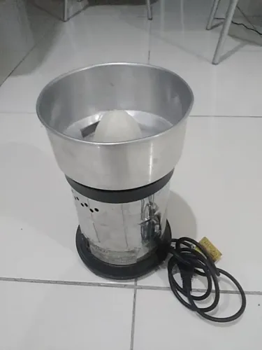 Espremedor de suco industrial
