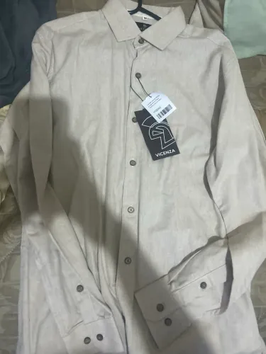 camisa manga longa, cor linho cru. Nova, nunca usada.