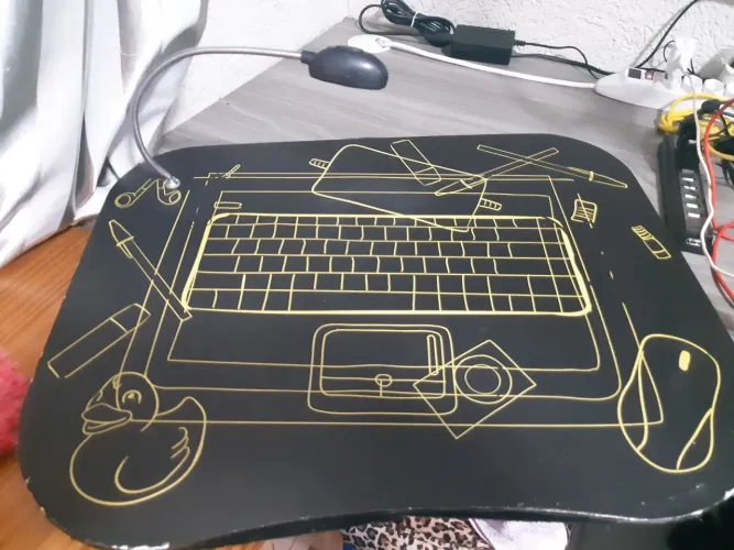 Mesa Almofada Para Notebook com lampada de Led "Ler a Descrição".<br><br><br><br>