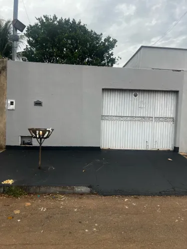 ? ALUGA-SE CASA TÉRREA - 2 QUARTOS | GARAGEM COBERTA PARA 2 CARROS