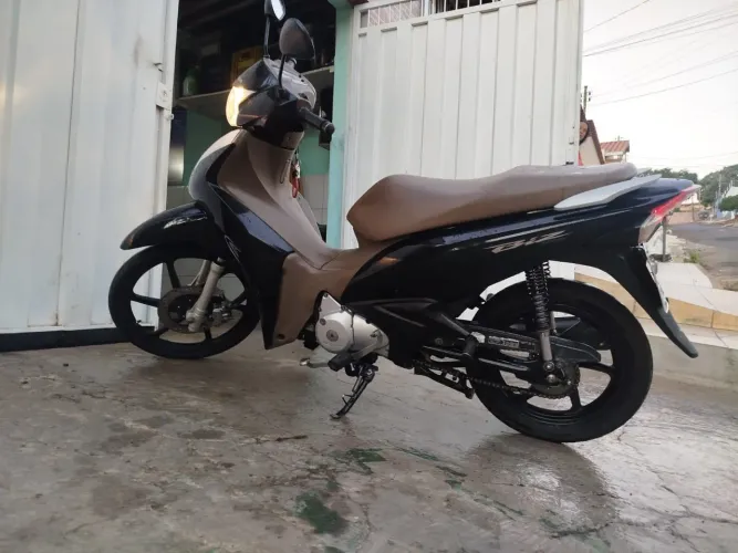 Vende- se Honda biz ano 2018 em perfeito estado, bem conservada