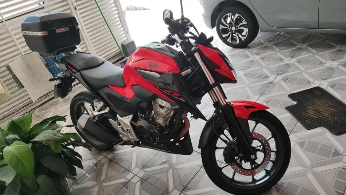 Honda CB300 ABS (semi nova) 