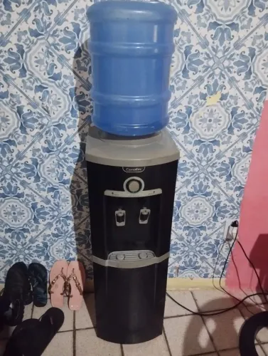 Vendo um BEBEDOURO DA ESMALTEC