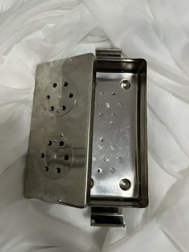 Caixa Cirúrgica em Aço Inox com Discos - 28x4x6 - Excelente Estado