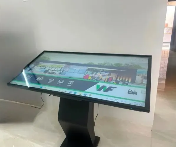 Totem Interativo Touchscreen Profissional com Windows