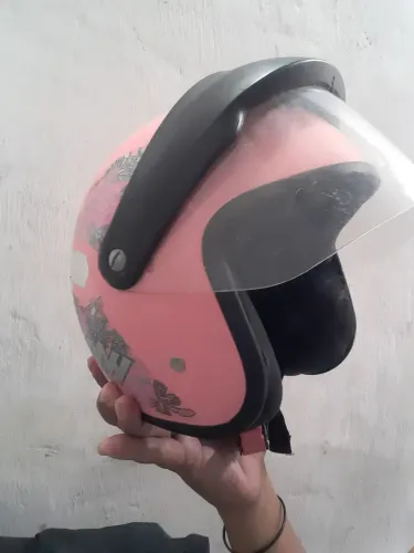PRA VEND HOJE CAPACETE UZADO ABERTO PRA CRIANÇA DEPENDENDO DO ADULTO SERVE NAO ENTREGO