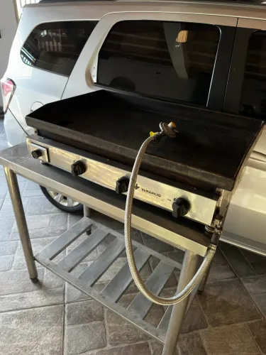 Chapa profissional com mesa inox