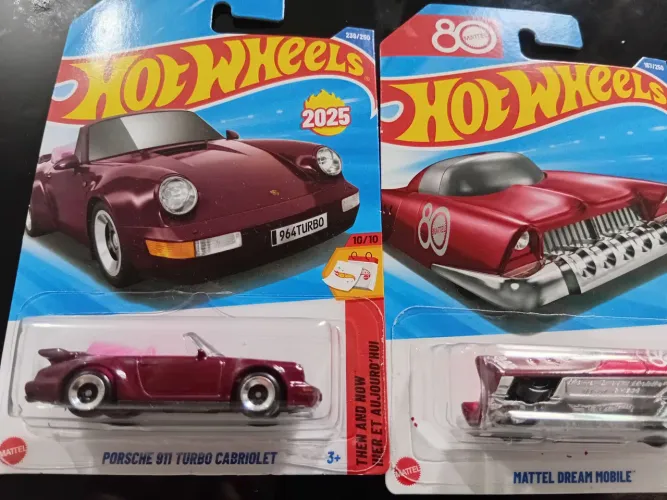 Dois hot wheels