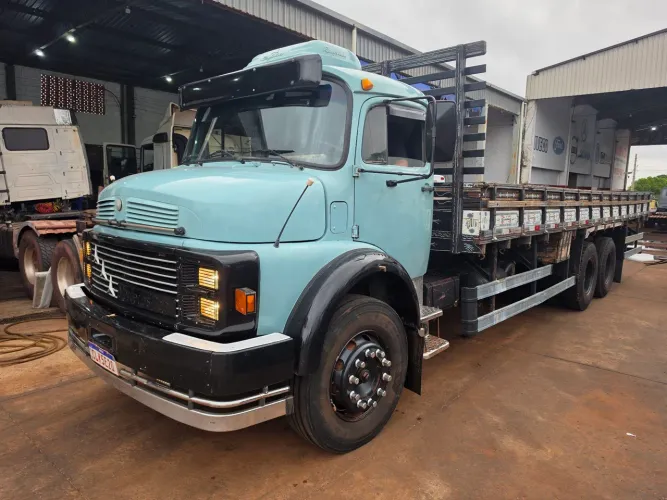 VENDO CAMINHÃO TRUCK MBB 1318
