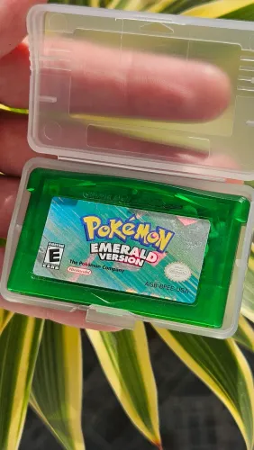 Pokémon Emerald - Game Boy Advance