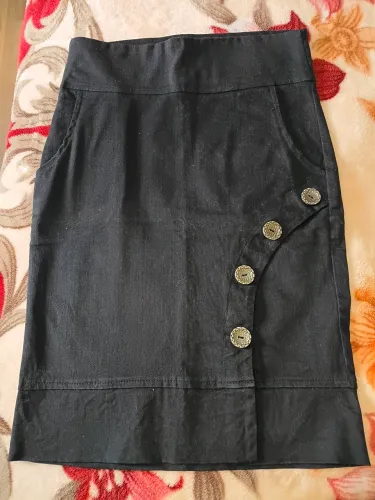Saia midi tamanho P cor preta 