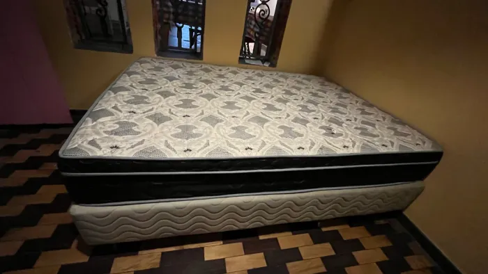 Cama Box com colchão 