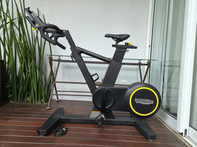 Bicicleta ergométrica Technogym Skillbike 