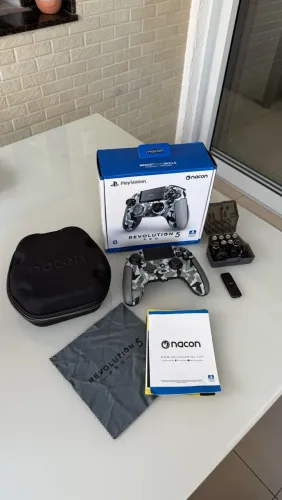? Nacon Revolution 5 Pro PS5