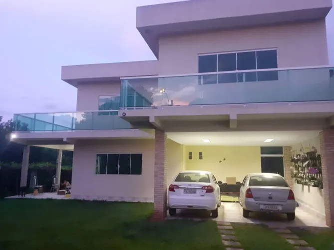 Casa de alto padrão em condomínio fechado em Águas Quentes