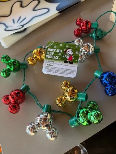 Disney Colar iluminado de guizos (Jingle Bell Glow Necklace)