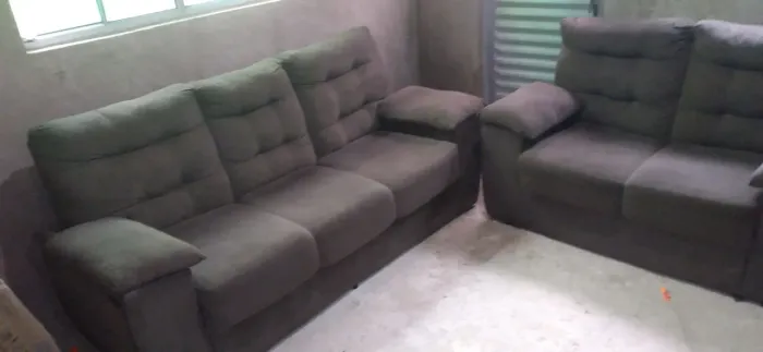 Vendo esse sofá 500$ quem tiver interesse vim busca local Mombaça itapecirica da serra