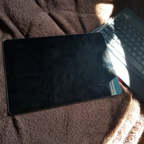 iPad (8° geração) aceito trocar por um tablet Samsung em bom estado, sem valor 
