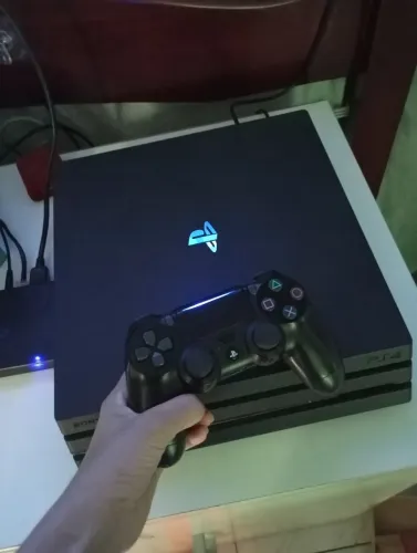 PlayStation 4 Pro 1TB semi novo