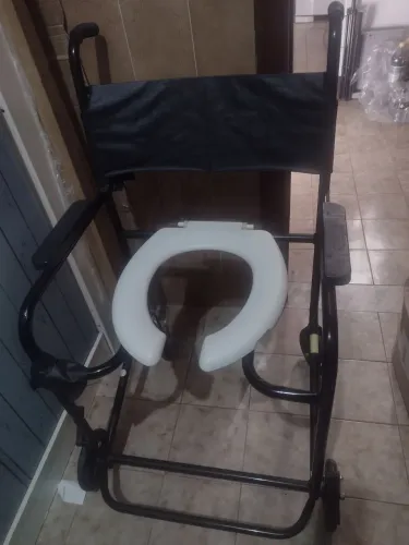 Cadeira higiênica com suporte de até 130kg