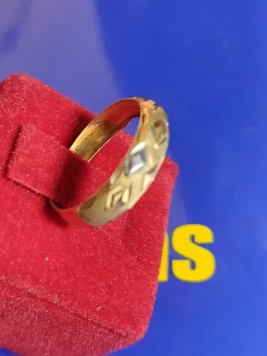 Anel Detalhe Ouro Branco e Amarelo Ouro 18 Kilates Peso 3.80 Gramas Topo 8 mm