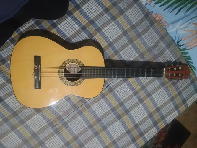 Violão Fitness em ótimo estado, funcionando perfeitamente. Ideal para iniciantes.