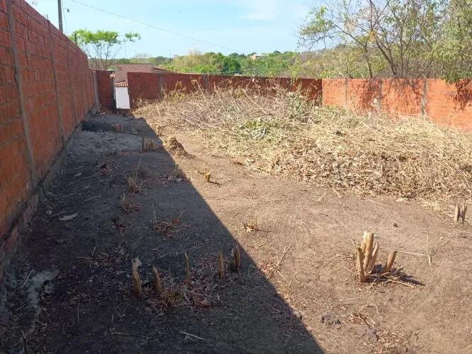 Terreno de esquina 14x28 bem localizado