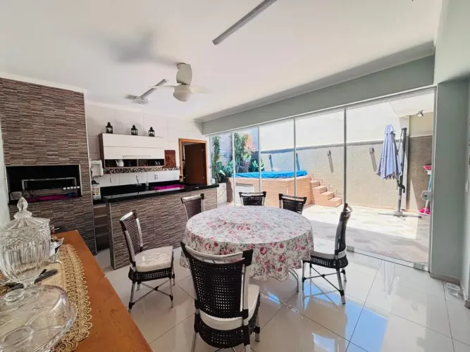 Casa à venda no Village Maria Estela | 3 Dormitórios (1 Suíte)+ Espaço Gourmet Climatizado