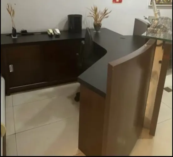 Balcão com buffet P/atendimento/ recepção de madeira e vidro