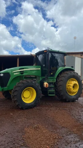 Vende-se Trator John Deere 7225J.