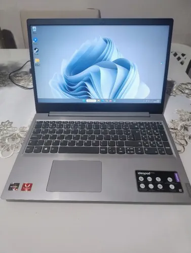 Notebook LENOVO