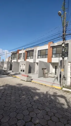 SOBRADOS EM ITAPEMA, COM 02 SUITES, FASE DE ACABAMENTO!!!