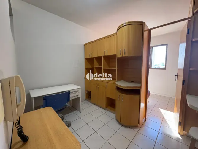 Apartamento mobiliado com 1 suíte, disponível para locação no bairro Santa Mônica em Uberl