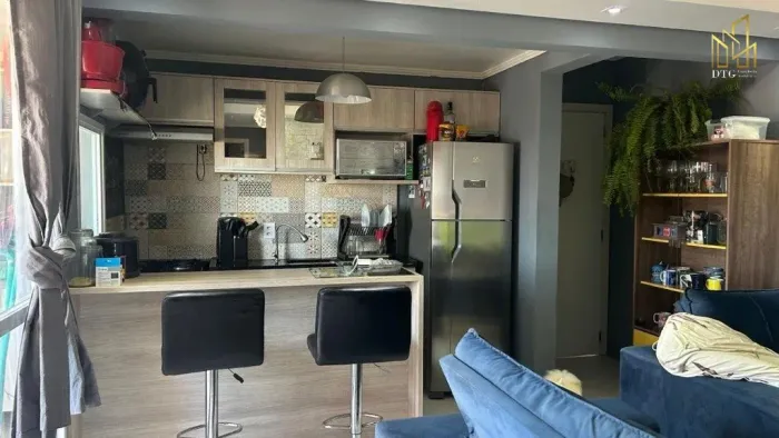 Apartamento semi-mobiliado, com 2 dormitórios e sacada em Canoas para venda