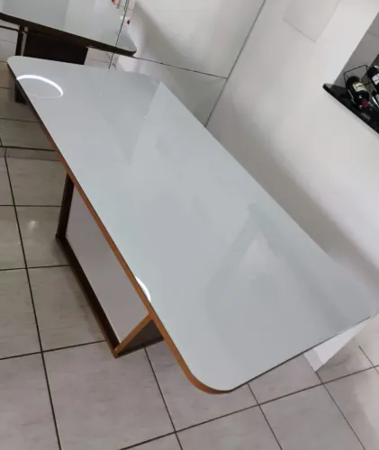 Mesa de Jantar Laqueada com tampo de vidro
