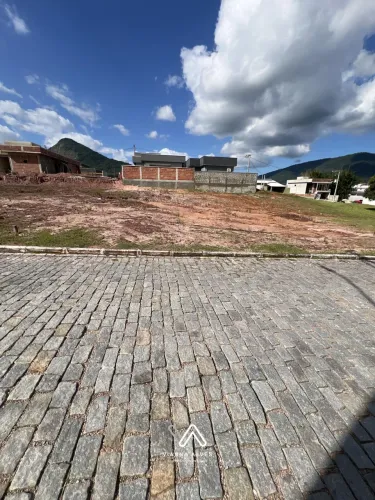 Terreno à venda, 240m² por R$ 115.000 - Cond. Dom Village (Ubatiba) - Maricá/RJ