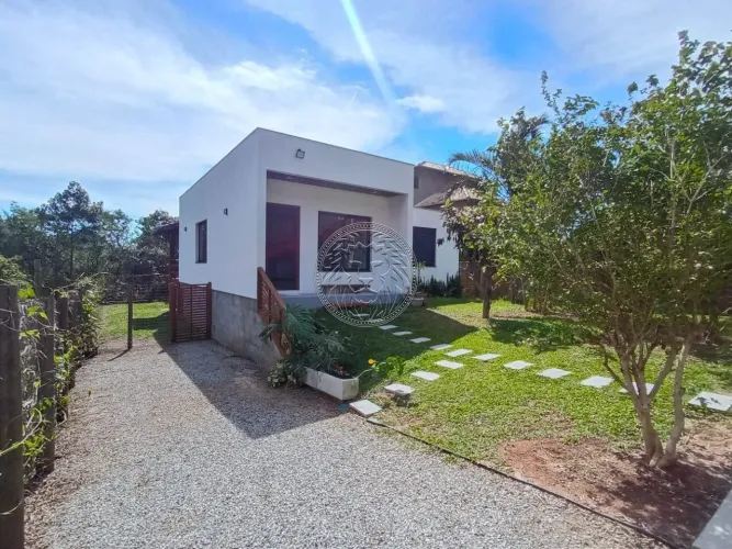 Casa de 2 Dormitórios À Venda na Praia dos Açores, em Florianópolis